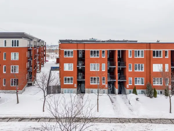 7226 Av. Pierre-De Coubertin