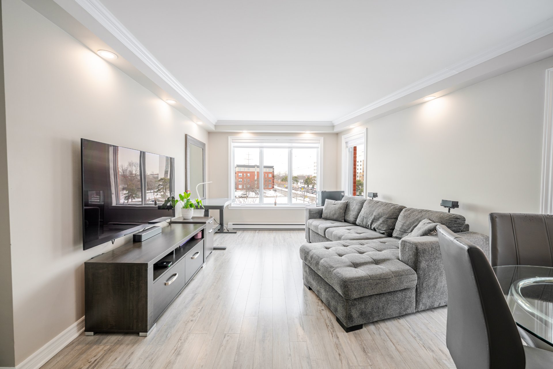 7226 Av. Pierre-De Coubertin
