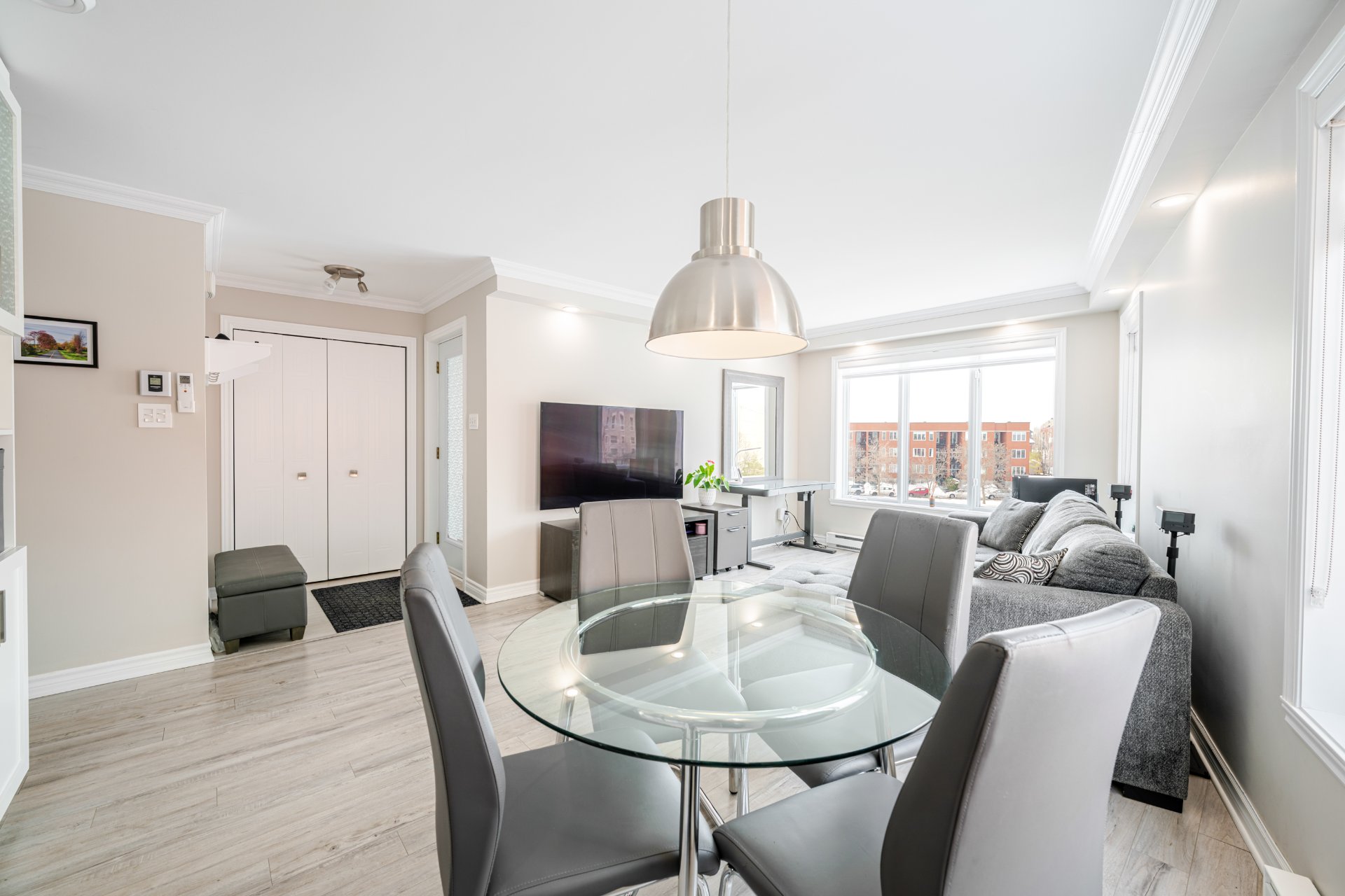 7226 Av. Pierre-De Coubertin