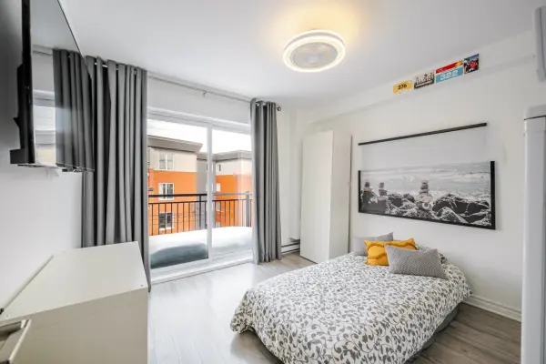 7226 Av. Pierre-De Coubertin