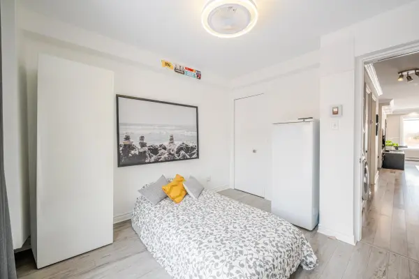 7226 Av. Pierre-De Coubertin