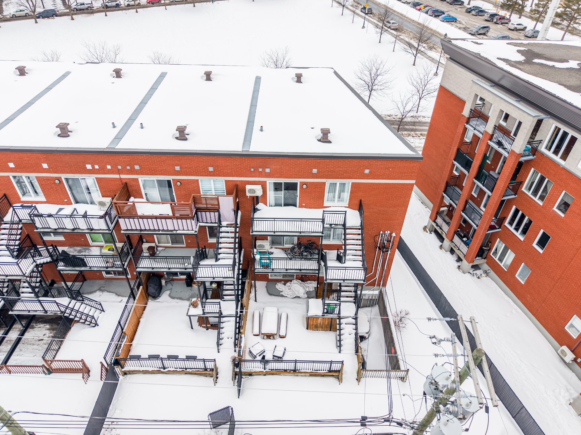 7226 Av. Pierre-De Coubertin