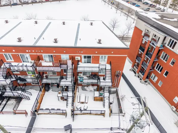 7226 Av. Pierre-De Coubertin