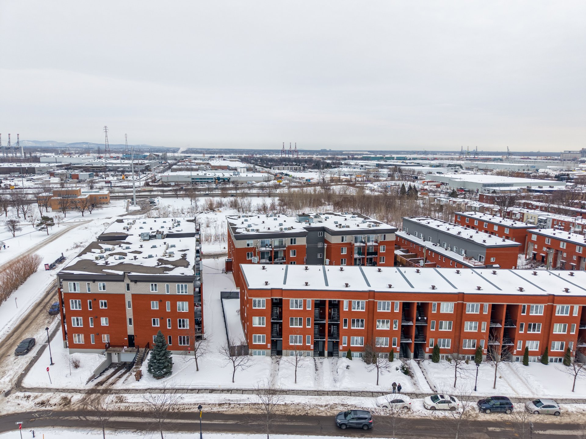 7226 Av. Pierre-De Coubertin