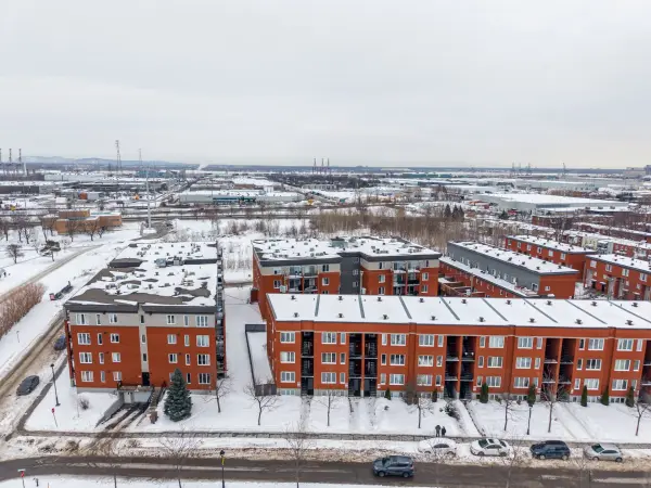 7226 Av. Pierre-De Coubertin