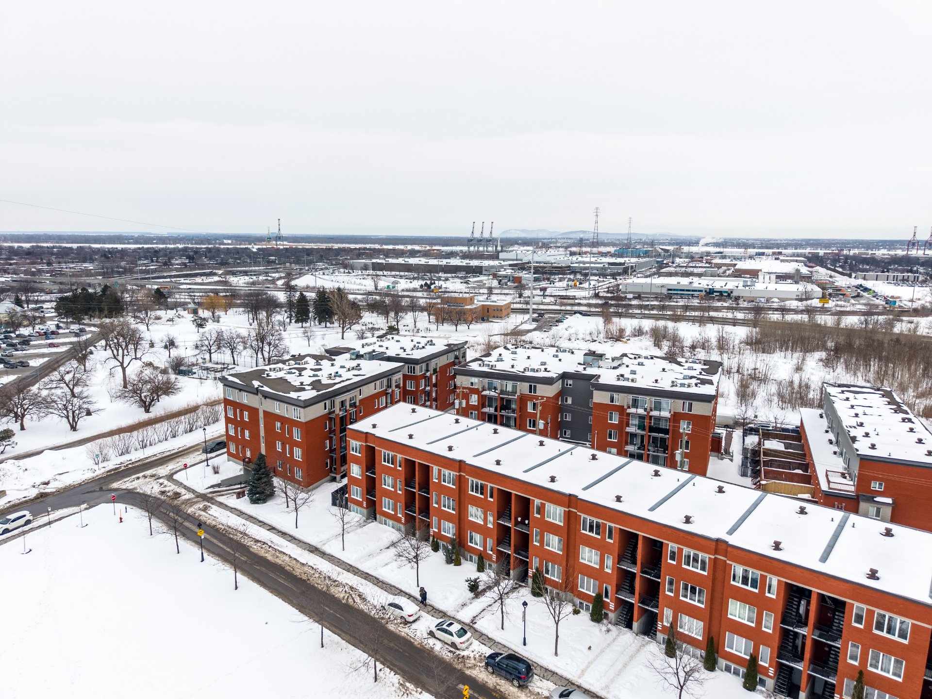 7226 Av. Pierre-De Coubertin