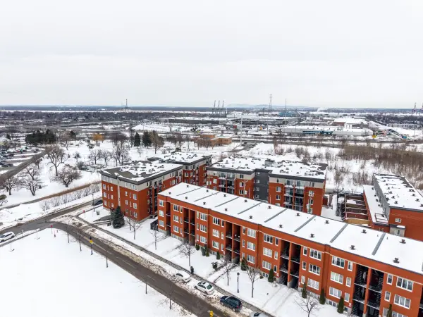 7226 Av. Pierre-De Coubertin