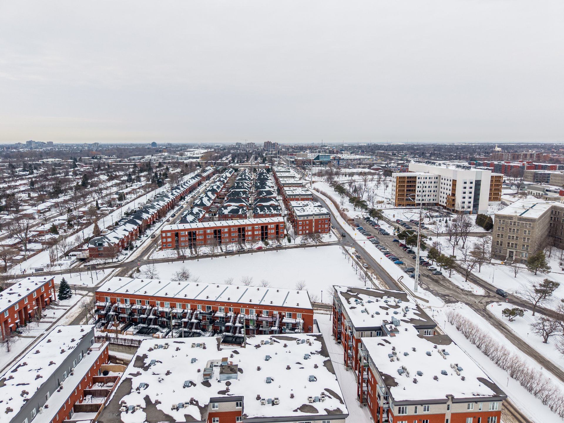 7226 Av. Pierre-De Coubertin