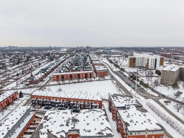 7226 Av. Pierre-De Coubertin