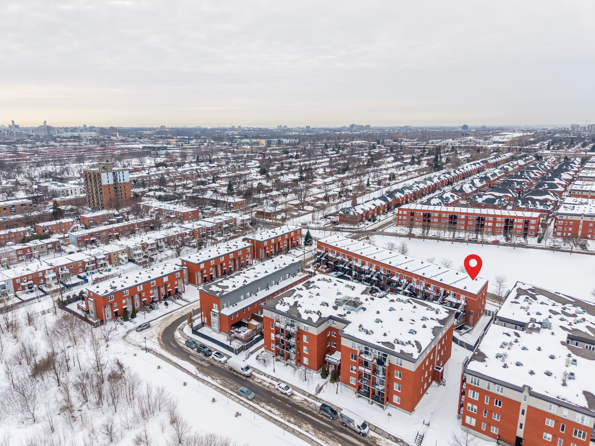 7226 Av. Pierre-De Coubertin