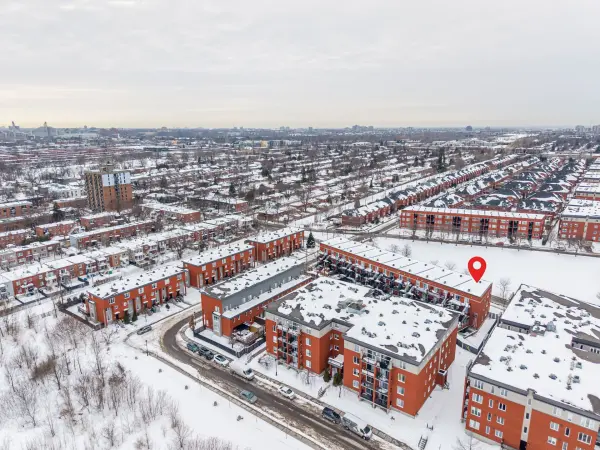 7226 Av. Pierre-De Coubertin