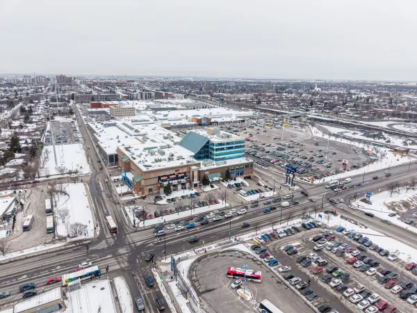 7226 Av. Pierre-De Coubertin