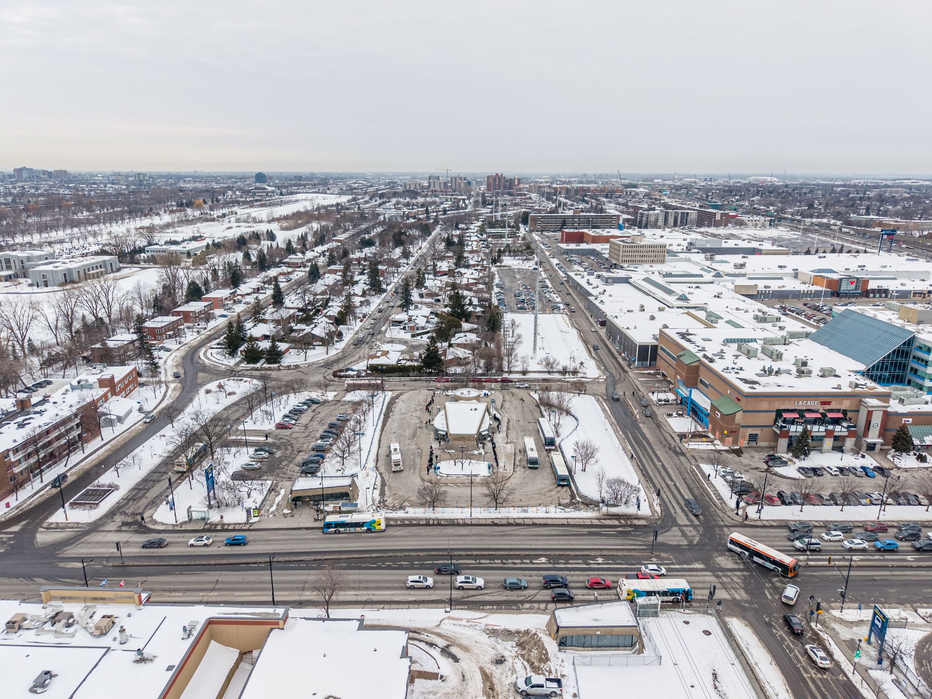 7226 Av. Pierre-De Coubertin