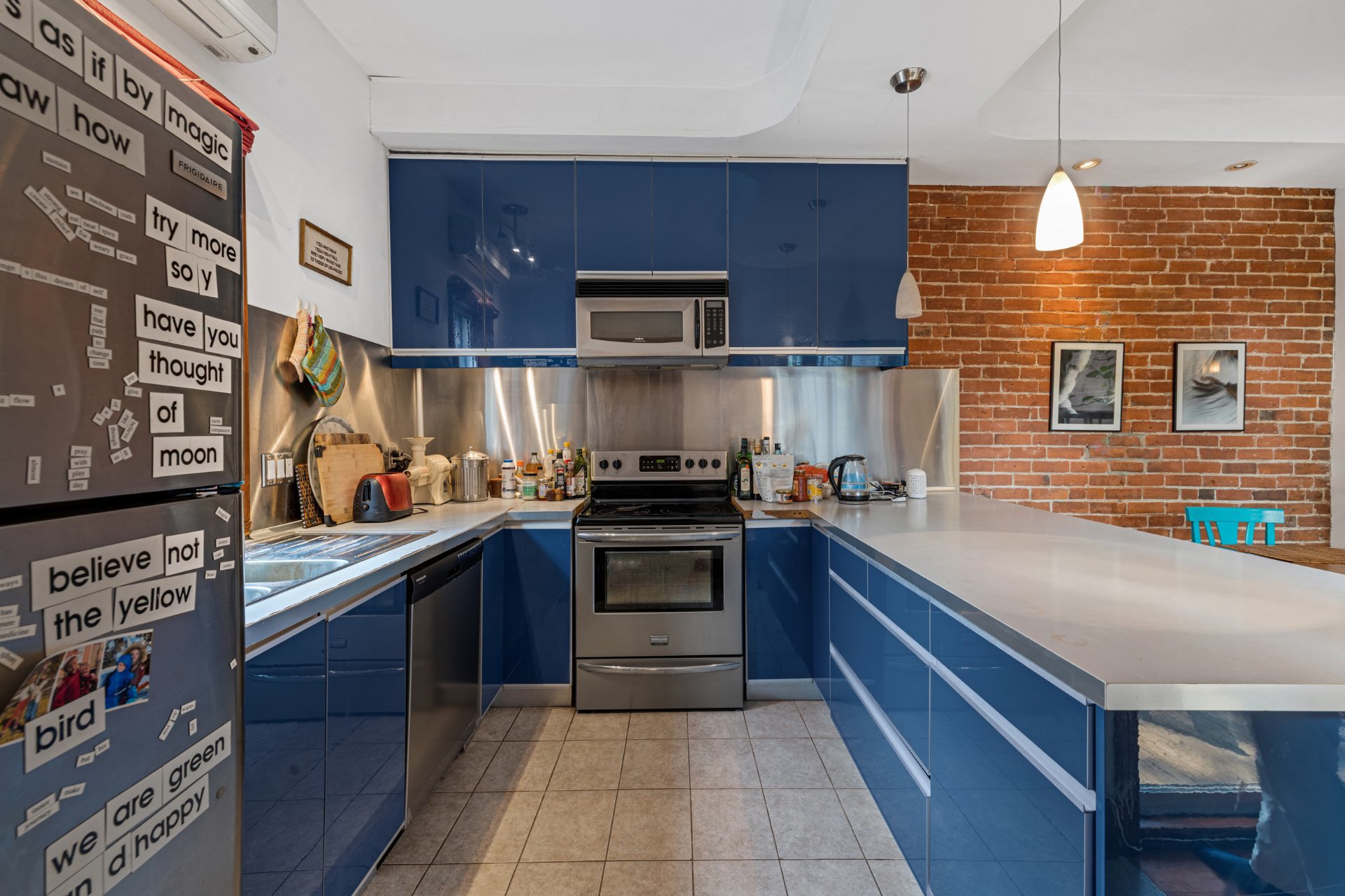 3692 Rue Drolet